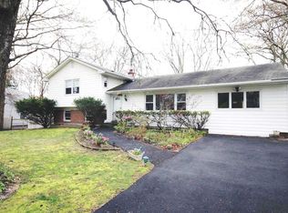 32 Lovell Rd, Hampton Bays, NY 11946