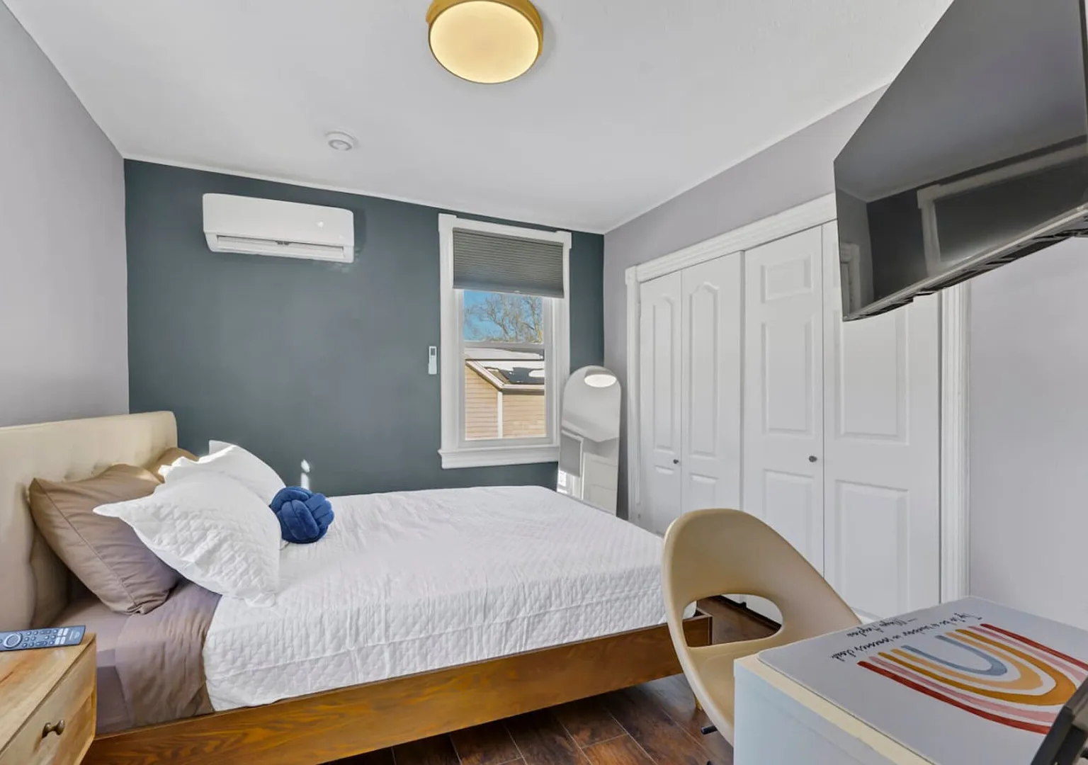 2 BR Haven in the Pulse of the DC's Vibrant Buzz! #3 — Photo 2