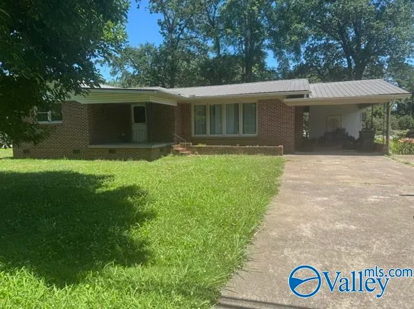 2202 Roseberry Dr, Scottsboro, AL 35769