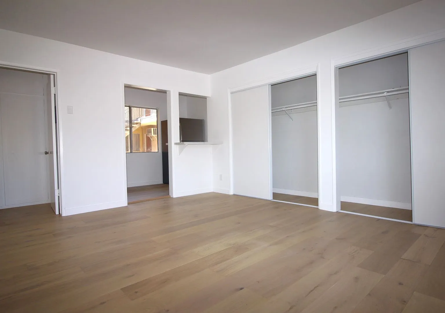 7121 Woodman Ave. — Photo 4