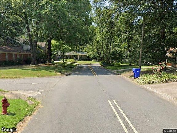 Exterior Neighborhood (street photo)