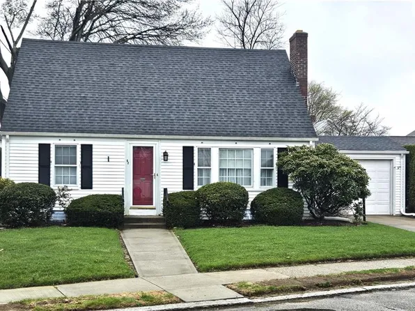 62 Calaman Rd, Cranston, RI 02910