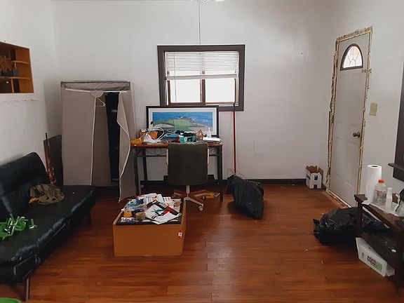 5th image of 204 W Larch St