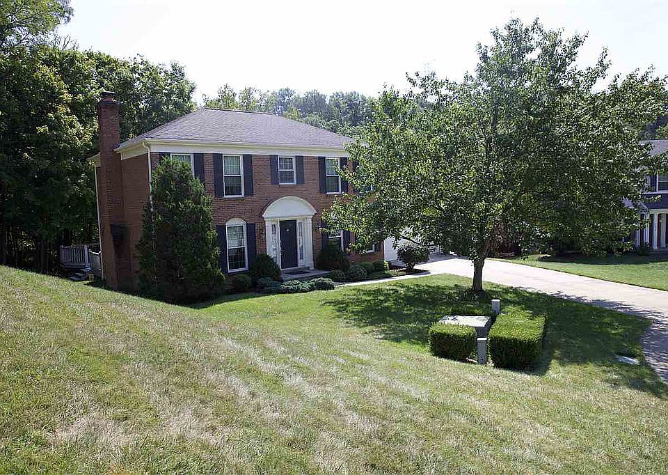 Welcome to 1992 Lakelyn Ct! 