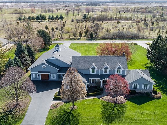 3rd image of 9S155 Chandelle Dr