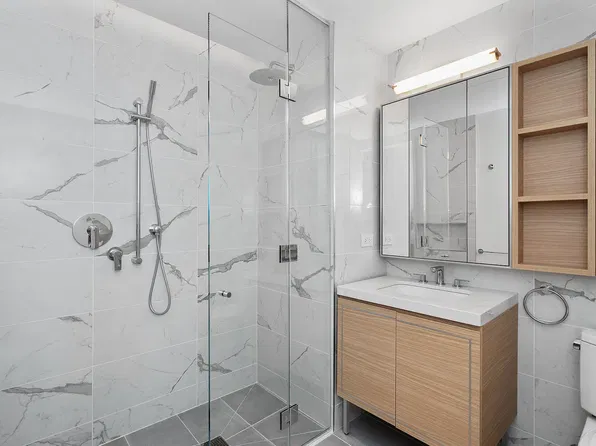 250 E 83rd St, New York, NY