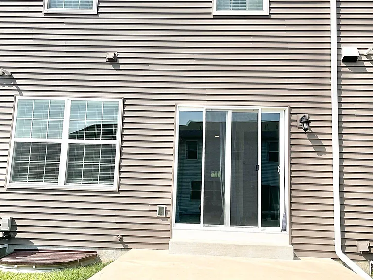 1748 Fairbank Ln — Photo 13