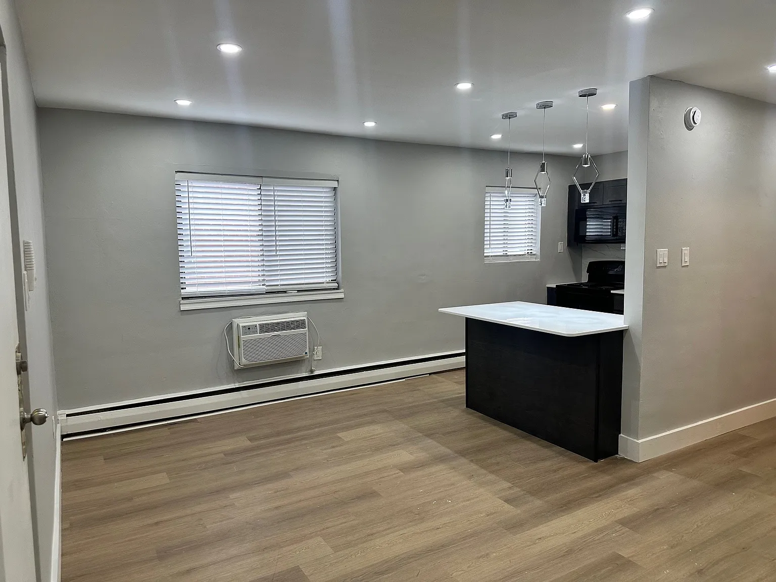 Park Manor Apartments — Photo 2
