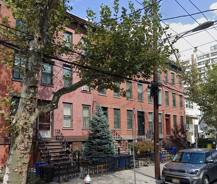 2nd image of 210 8th St