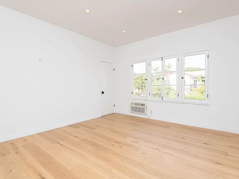 7722 Rosewood Ave #7722 — Photo 7