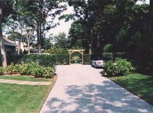 1 Otis Ln, Bellport, NY 11713