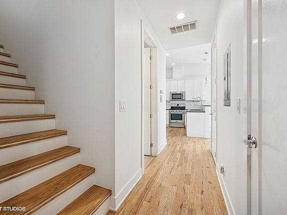 2nd image of 2505 W Potomac Ave #3W