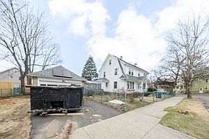 4th image of 52 Herman St