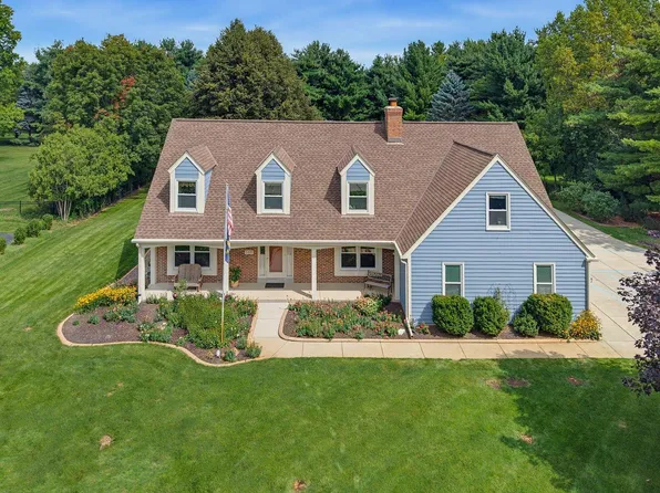 149 Hickory DRIVE, Delafield, WI 53018