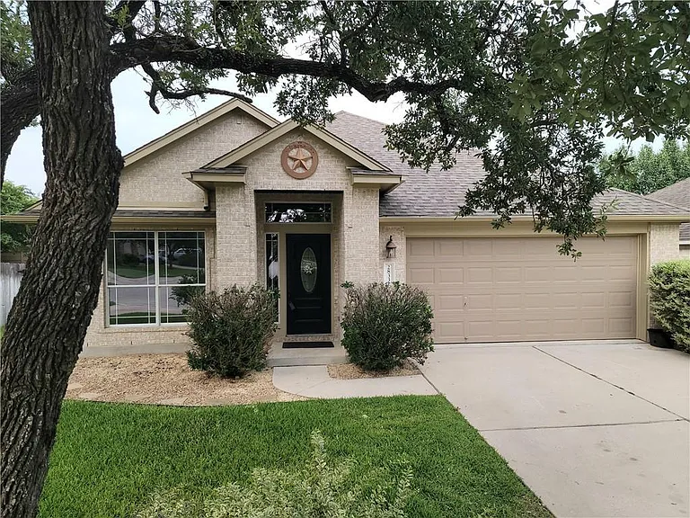2833 Checker Dr — Photo 1