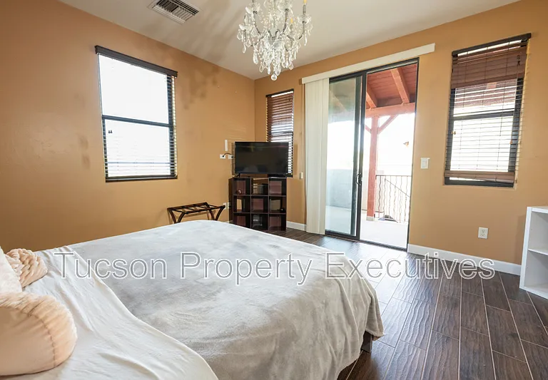 123 E Castlefield Cir — Photo 17