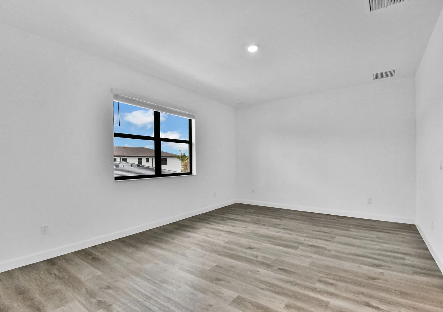 Palm Aire Luxury 4BR Smart Home with Private Yard & 2-Car Garage! — Photo 3