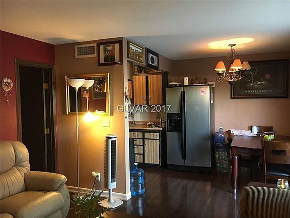 5th image of 3439 Villa Knolls South Dr
