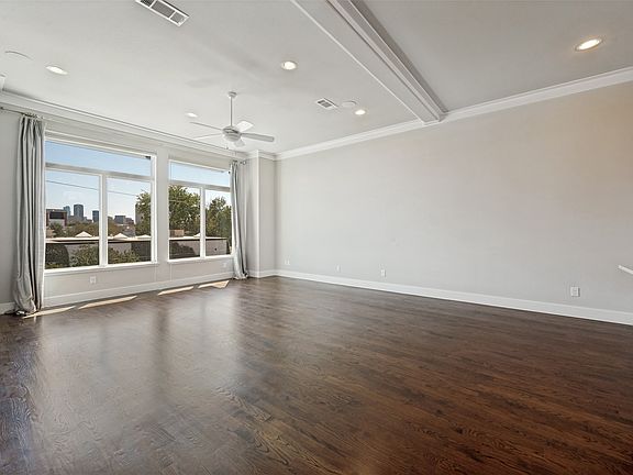 5th image of 212 Foch St