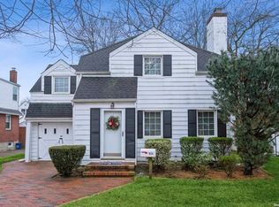 1634 Belmont Ave, New Hyde Park, NY 11040
