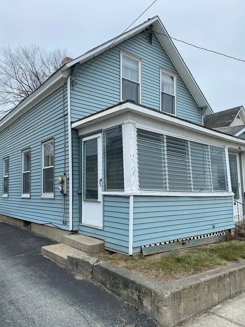 3 Bedroom 2 Bath Home — Photo 2