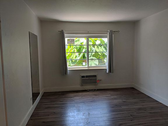 2nd image of 1533 Jefferson Ave #8