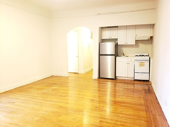 3rd image of 515 Cathedral Pkwy #2NS