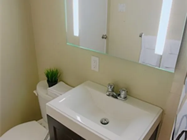 1018 Memorial Dr NW #204, Calgary, AB T2N 3E1