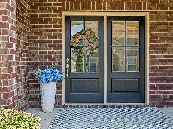 5th image of 2028 Moultrie Cir
