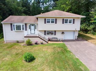 639 Country Club Rd, Middletown, CT 06457