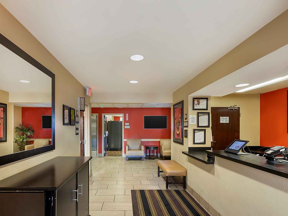 Lobby and Guest Check-in