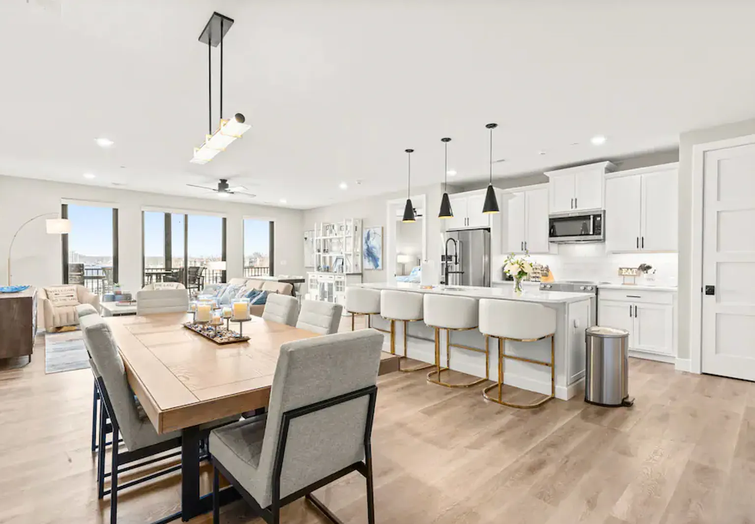 3 bed, 1700 sqft, $1,999 — Photo 1