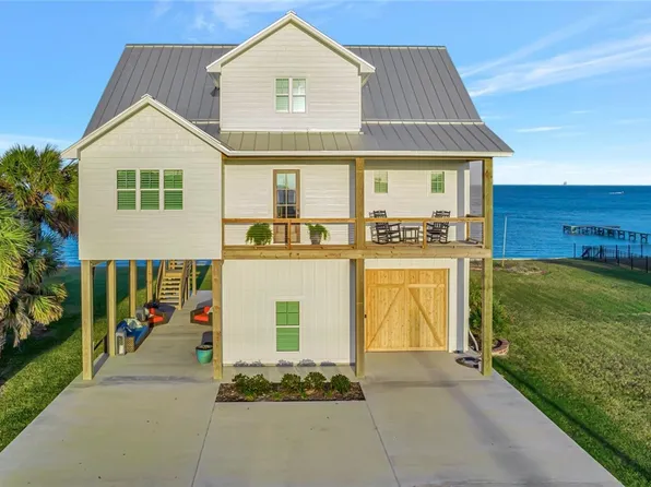 902 N Washington Blvd, Port O Connor, TX 77982