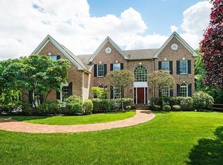 38 Paddock Rd, White Plains, NY 10605