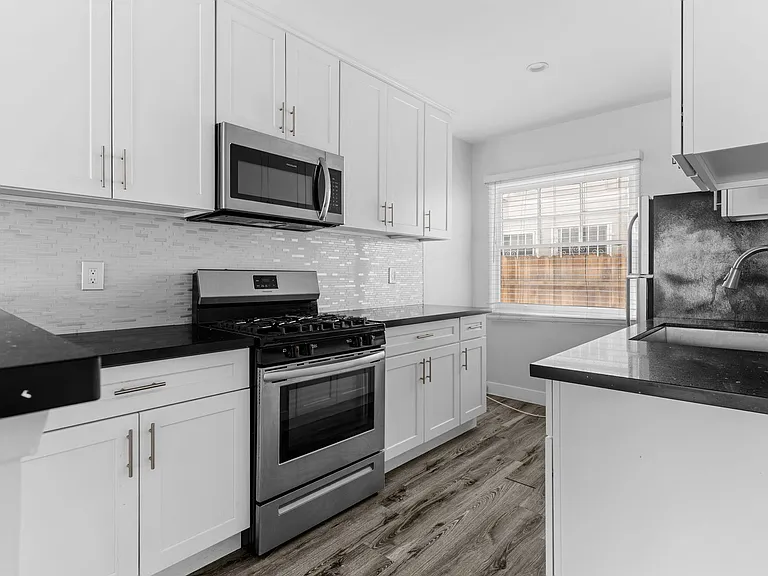 241 Bonito Avenue — Photo 10