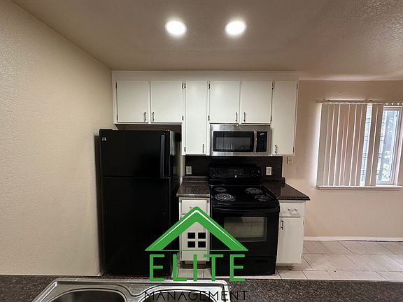 5th image of 129 W Oak St APT 1