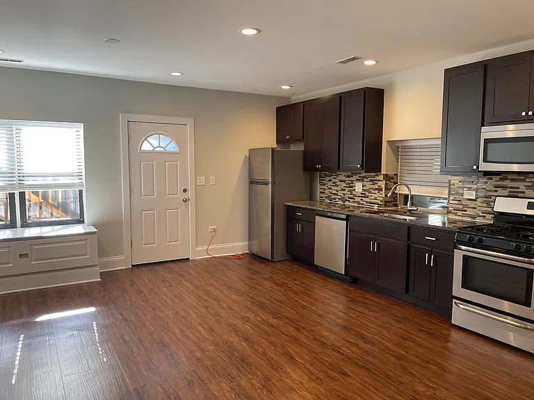 1744 W 21st Pl #B — Photo 8