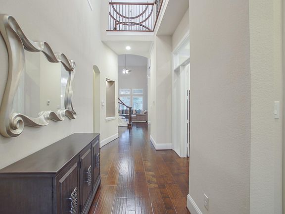 5th image of 290 Sonoma Ct