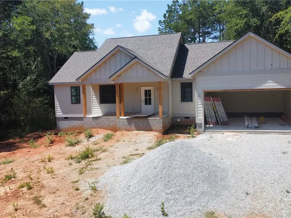179 Parkview Dr, Fair Play, SC 29643