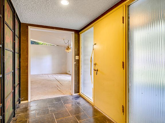 4th image of 2369 N Altadena Dr
