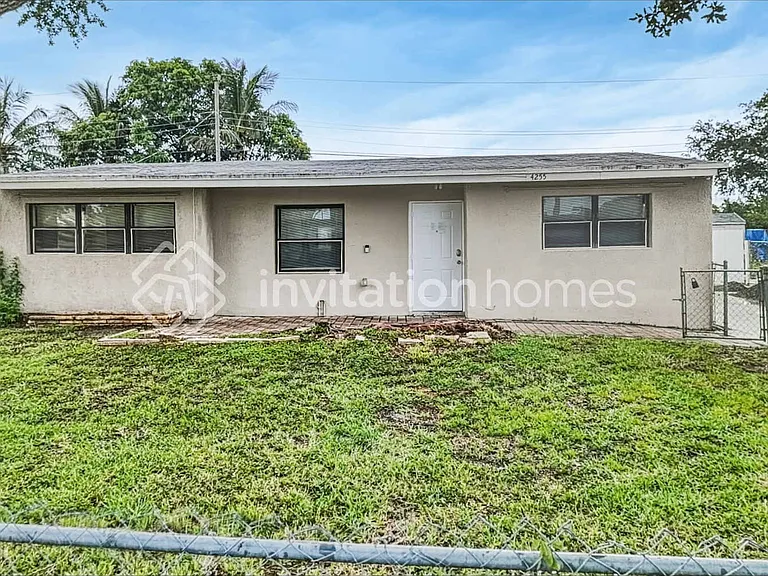 4255 N Browning Dr — Photo 1