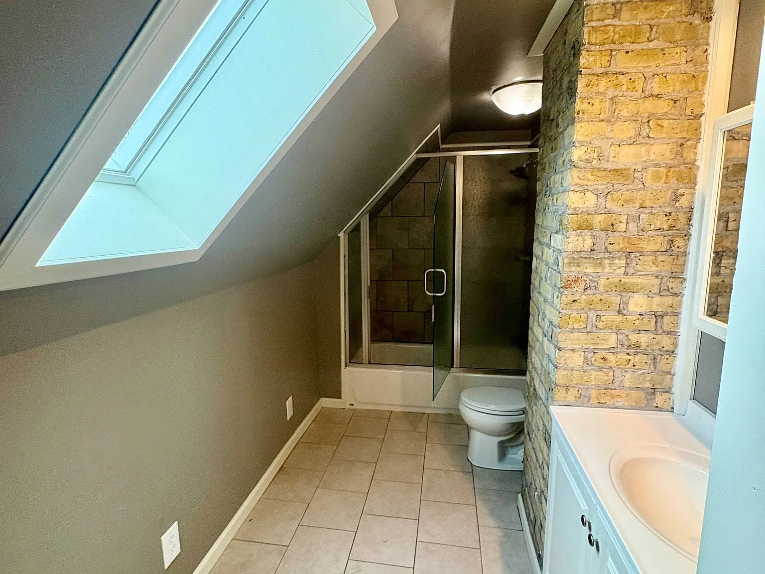 4 bed, 1700 sqft, $2,500 — Photo 3