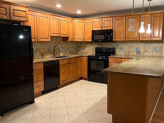 3rd image of 4334 N Clarendon Ave APT 107