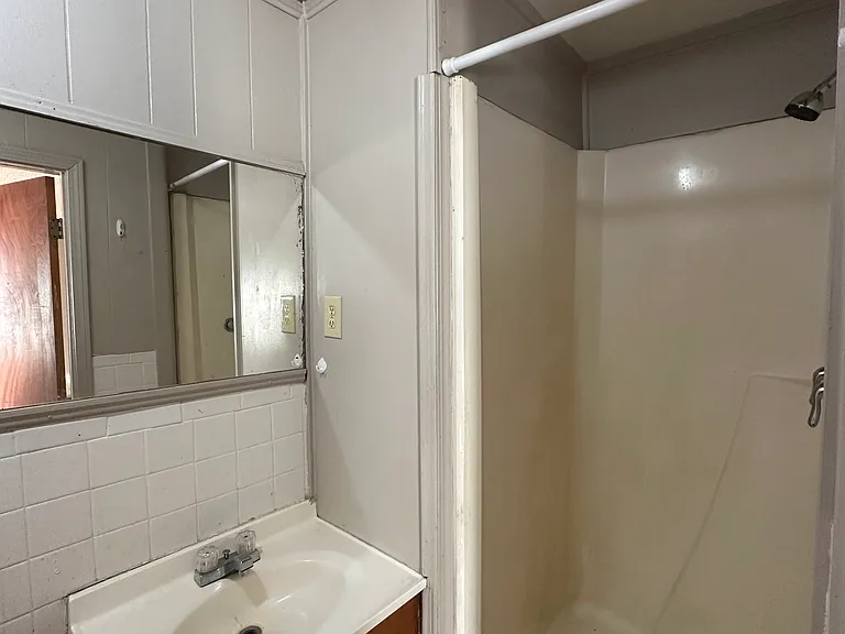 119 Springs East Rd #5 — Photo 6