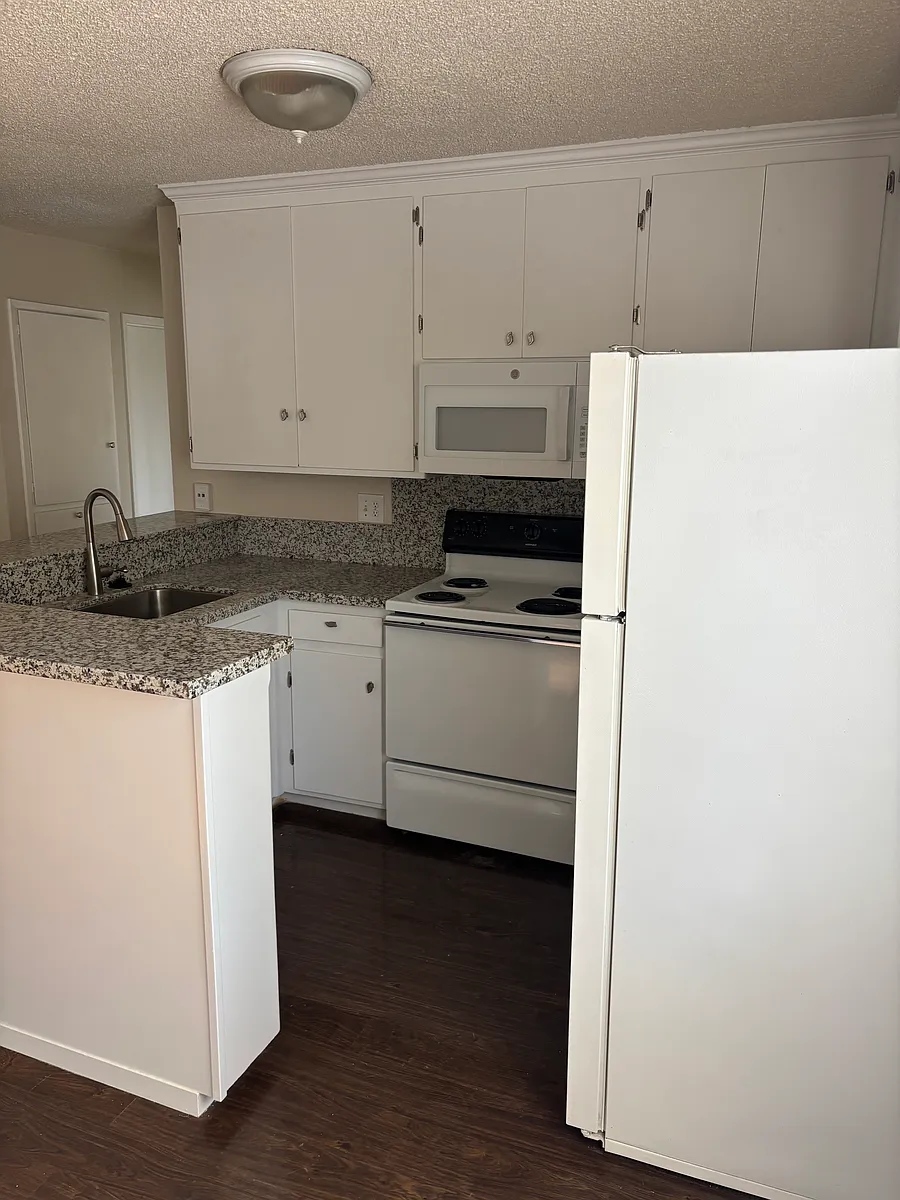 Building Photo - 208 Johnson St #17