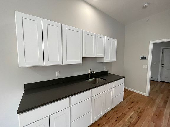 3rd image of 154-156 Washington St #154-1