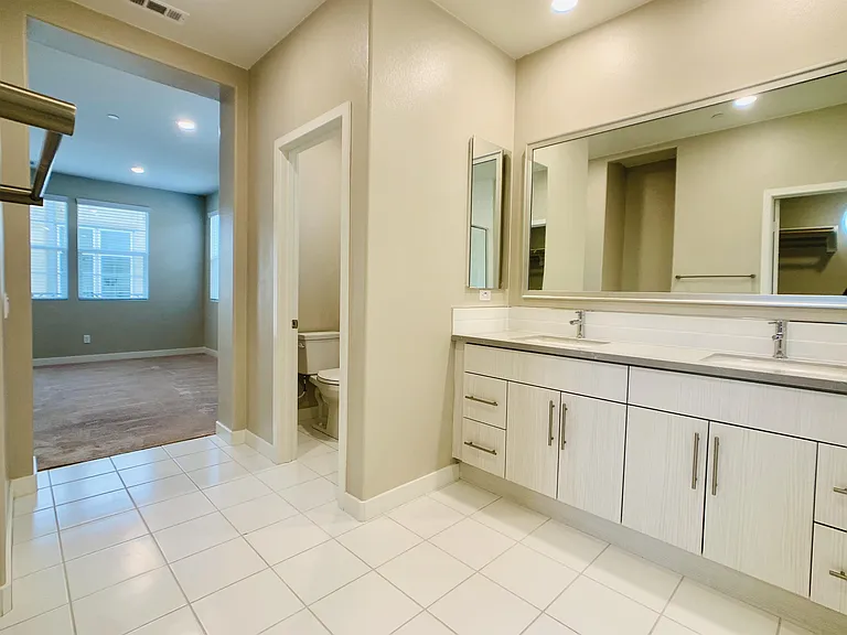 810 Beacon — Photo 20