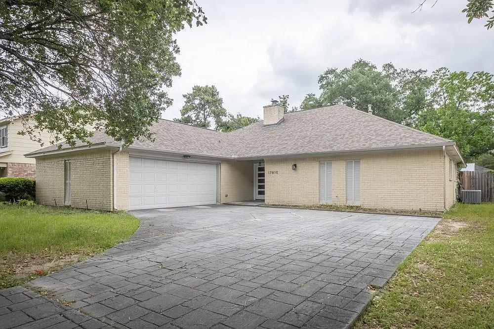 Building Photo - 17810 Cassina Dr
