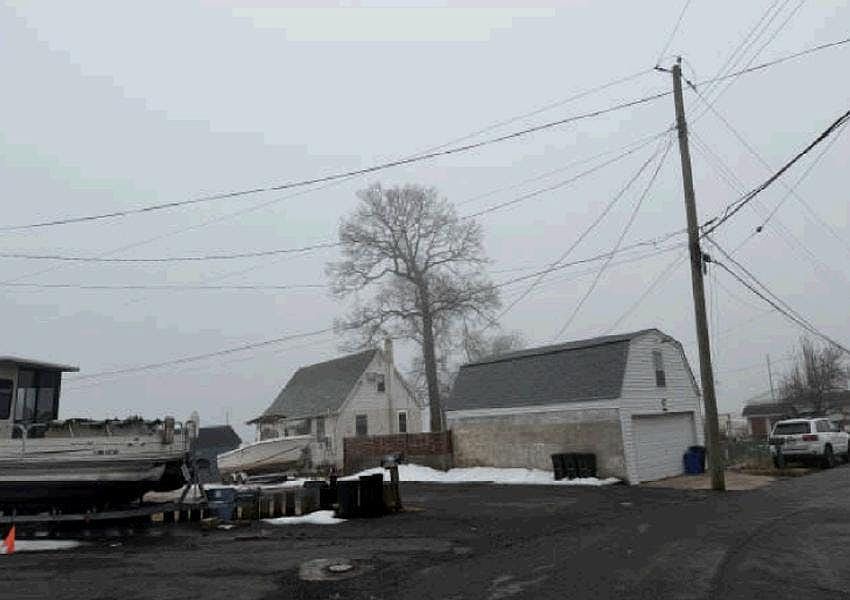 2nd image of 4230 Lynhurst Rd