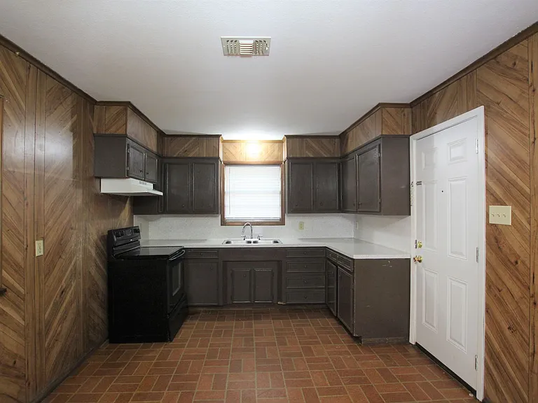 1428 E. Houston SERIES 74 — Photo 3
